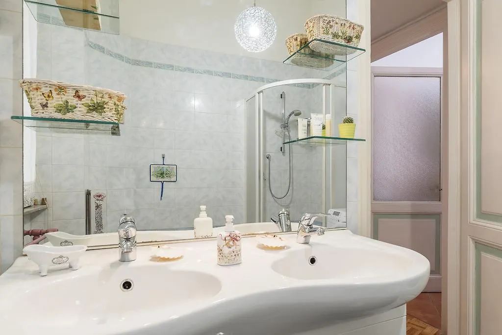 Flower'S Market Apartment - Charme Holidays Roma 0*,  Italia